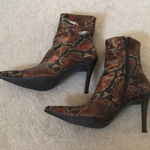 Stuart Weitzman snake print boot size 10 - Picture 2 of 8